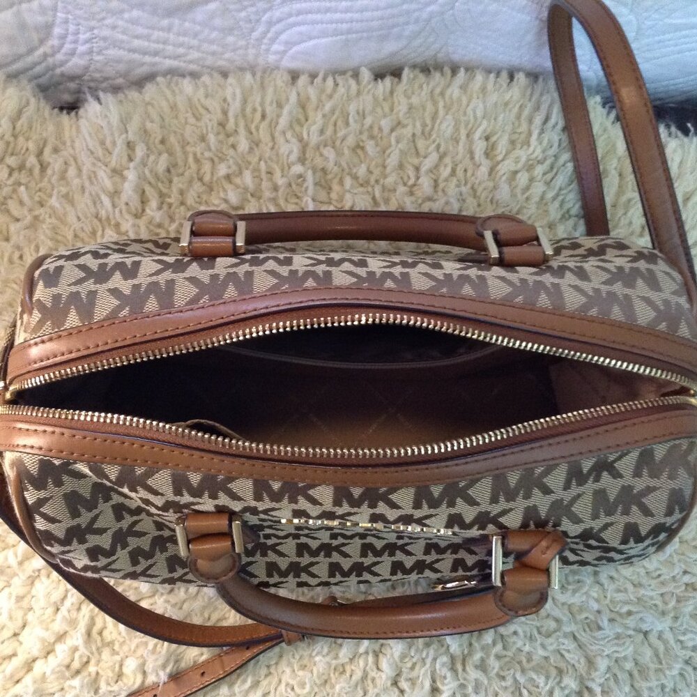 Michael Kors Doctor Bag, Canvas/Logo Satchel removeable shoulder strap; Classic - Picture 6 of 8